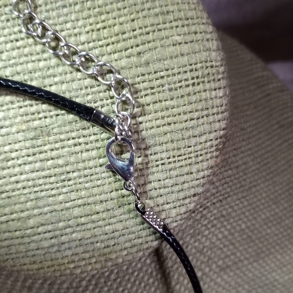 Silvertone heart ♥ necklace black 🖤 cord - Picture 2 of 4